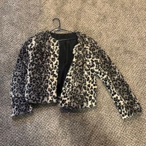 Faux fur leopard jacket. SIZE M.
